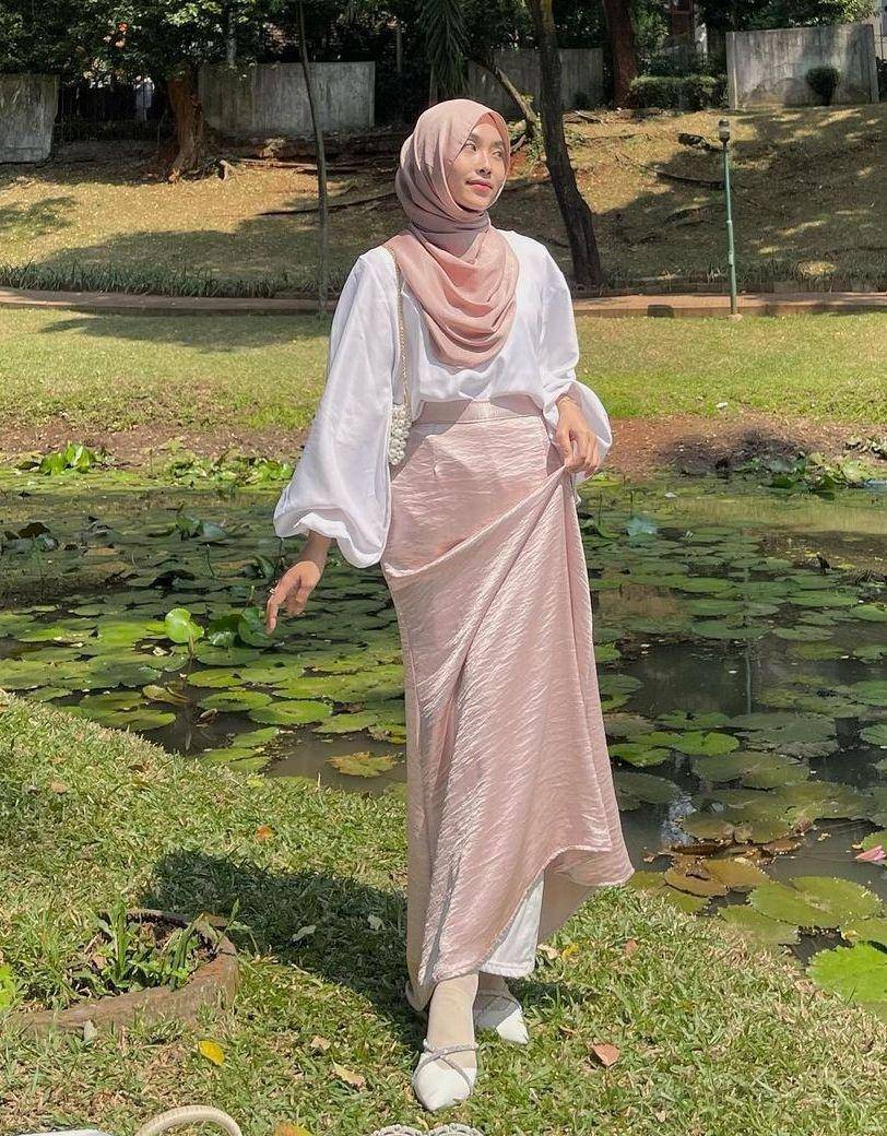 OOTD hijab pink (instagram.com/arclunapasha)