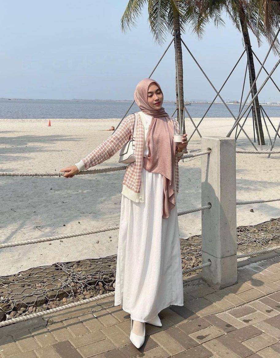 OOTD hijab pink (instagram.com/arclunapasha)