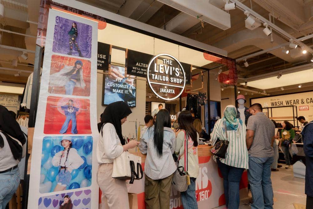 Potret Kolaborasi NewJeans dan Levi's di Original Levi's Store Grand Indonesia Jakarta pada Sabtu (30/9/2023). (dok. Levi's)