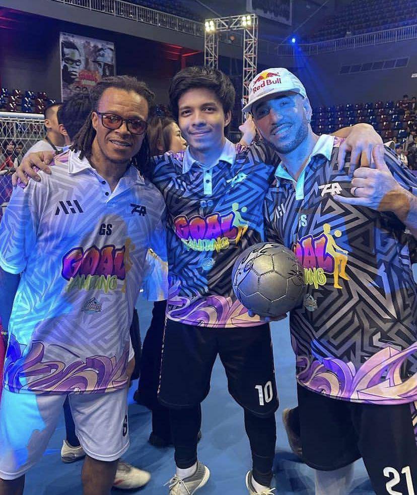 potret artis foto bareng Edgar Davids (Instagram.com/attahalilintar)