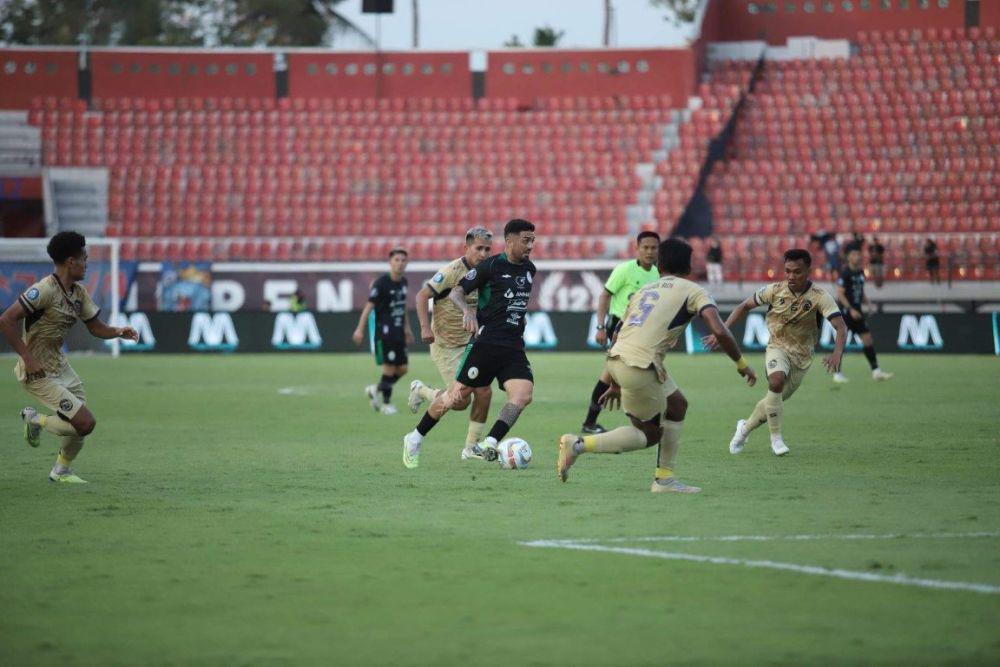 Laga Kontra Arema Berlangsung Panas, PSS Kebobolan 2 Gol Penalti
