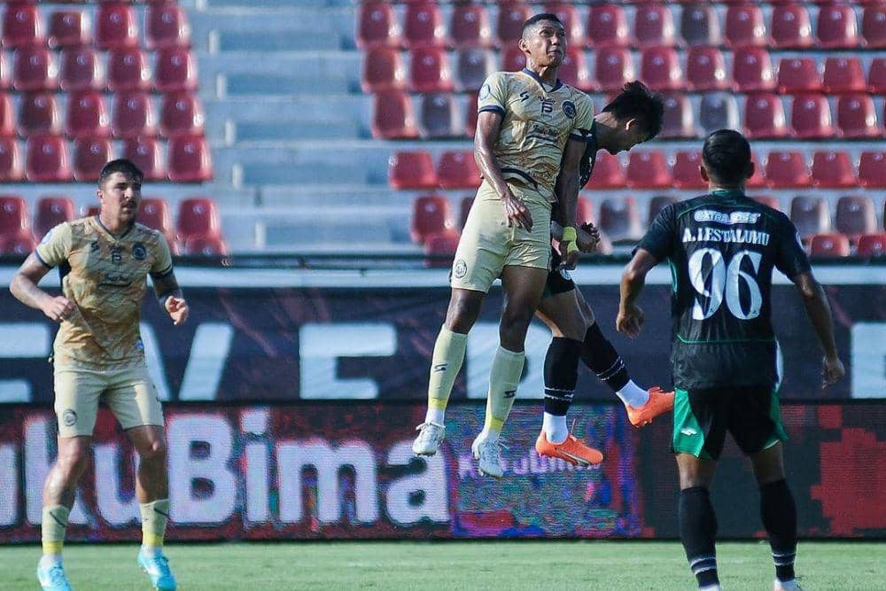 Arema FC saat menghadapi PSS Sleman di Liga 1 Indonesia 2023/2024 putaran pertama. (instagram.com/aremafcofficial)