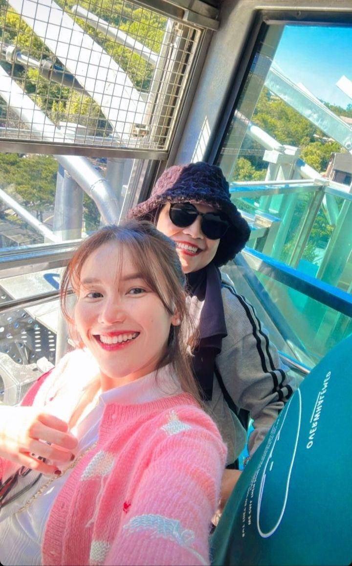 Ayu ting ting di Namsan Tower (Instagram.com/ayutingting92)