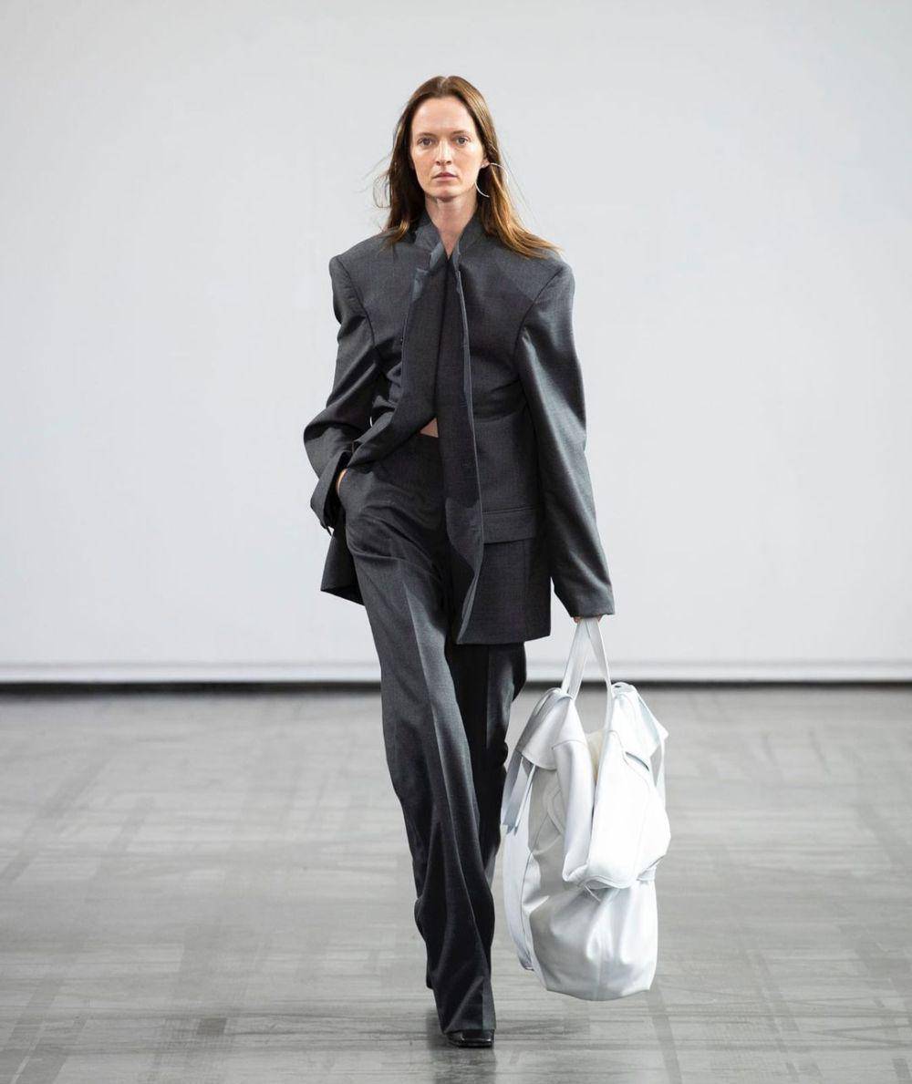 Koleksi Marie Adam-Leenaerdt di Paris Fashion Week 2023 (instagram.com/marlastar)
