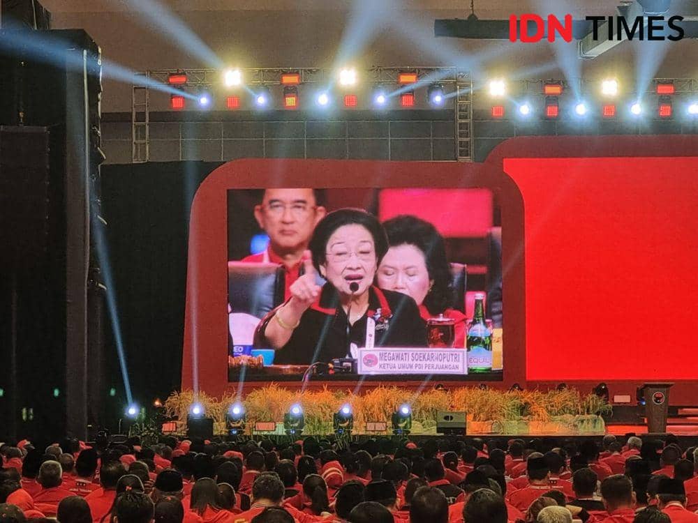 Megawati Soekarnoputri dalam pidato penutupan Rakernas IV PDIP di JIExpo Kemayoran, Jakarta, Minggu (1/10/2023) (IDN Times/Muhammad Ilman)