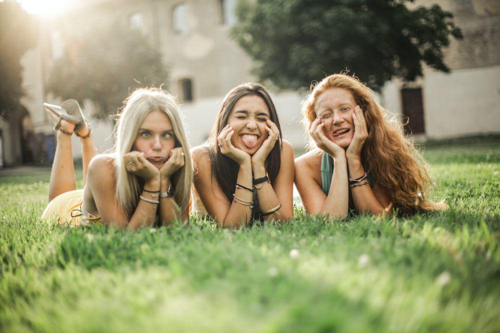 7 Tanda Low Maintenance Friendship, Persahabatan Anti Drama!