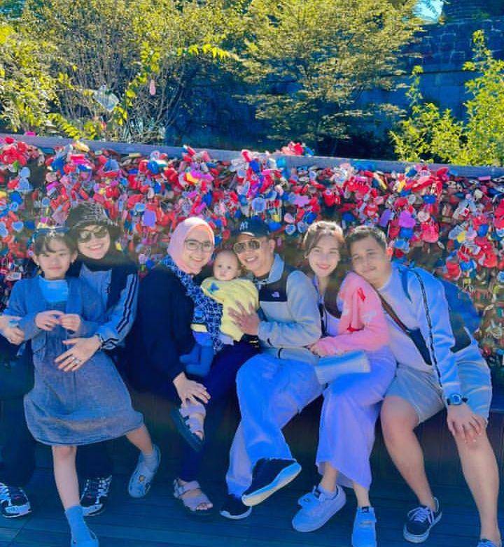 Ayu ting ting di Namsan Tower (Instagram.com/ayutingting92)