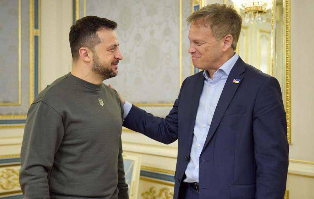 Presiden Ukraina Volodymyr Zelenskyy dan Menteri Pertahanan Inggris Grant Shapps (Twitter.com/Rt Hon Grant Shapps MP)