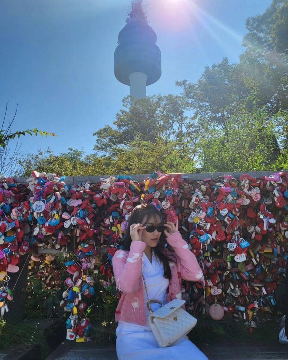 Ayu ting ting di Namsan Tower (Instagram.com/ayutingting92)