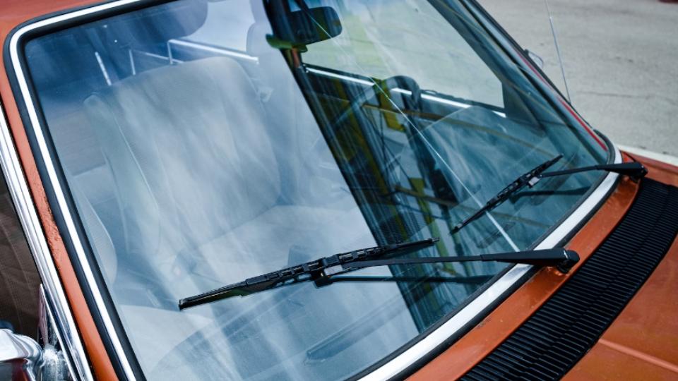 5 Penyebab Kaca Mobil Nampak Kusam dan Cara Mengatasinya