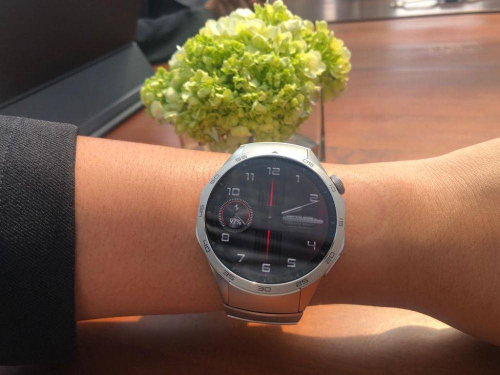 ilustrasi HUAWEI WATCH GT 4 (IDN Times/Rifki Wuda Sudirman)