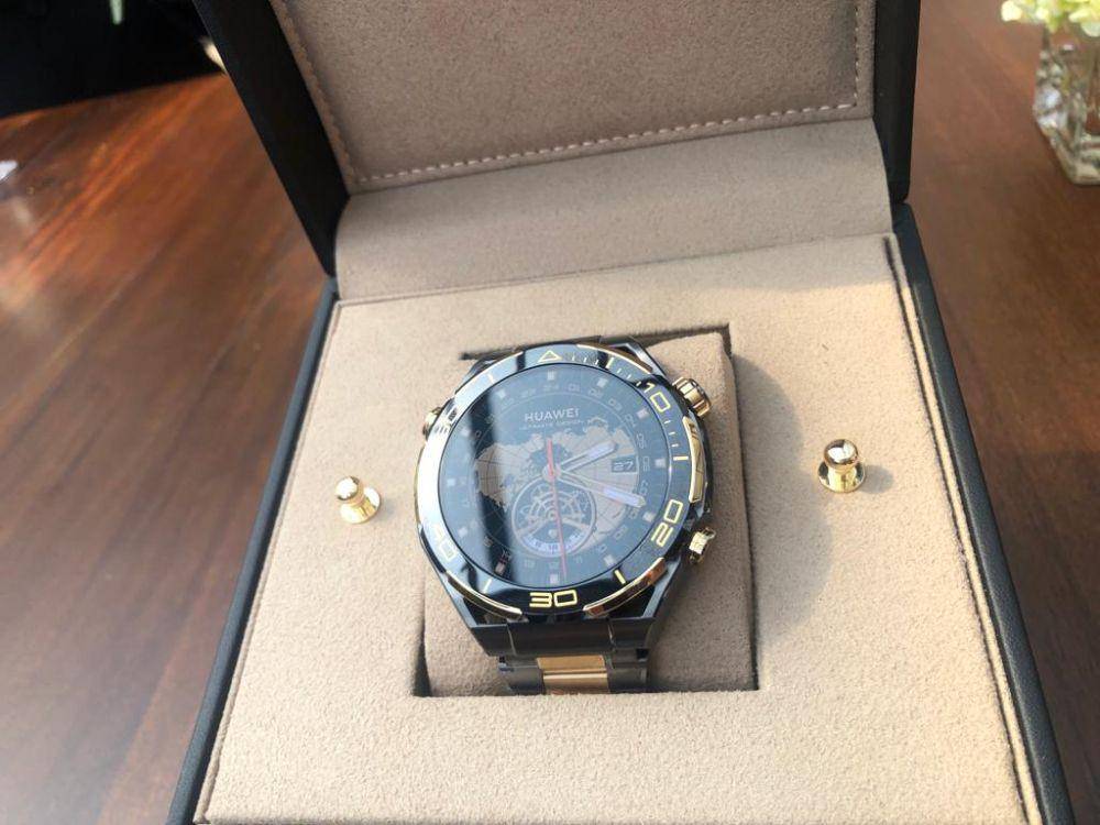 ilustrasi HUAWEI WATCH Ultimate (IDN Times/Rifki Wuda Sudirman)