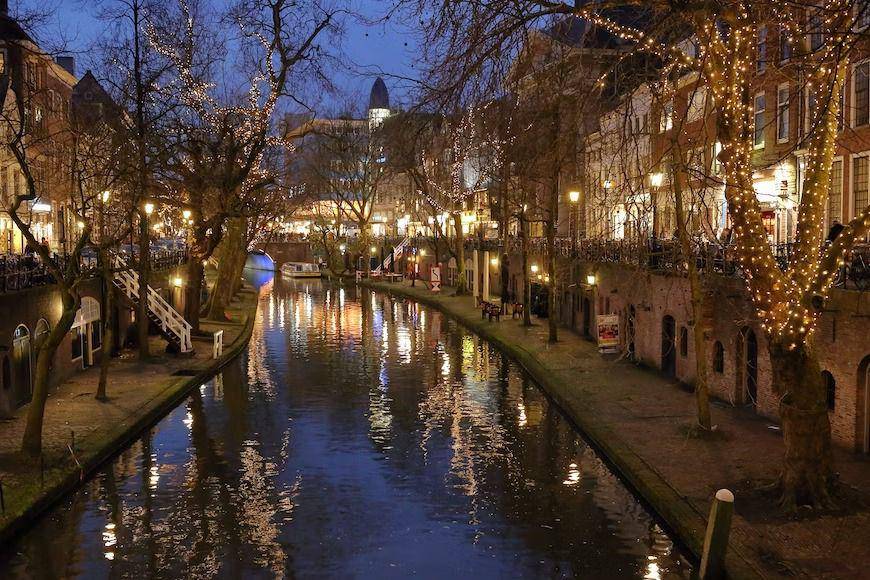 sungai Oude Gracht di Utrecht (unsplash.com/martinwoortman)