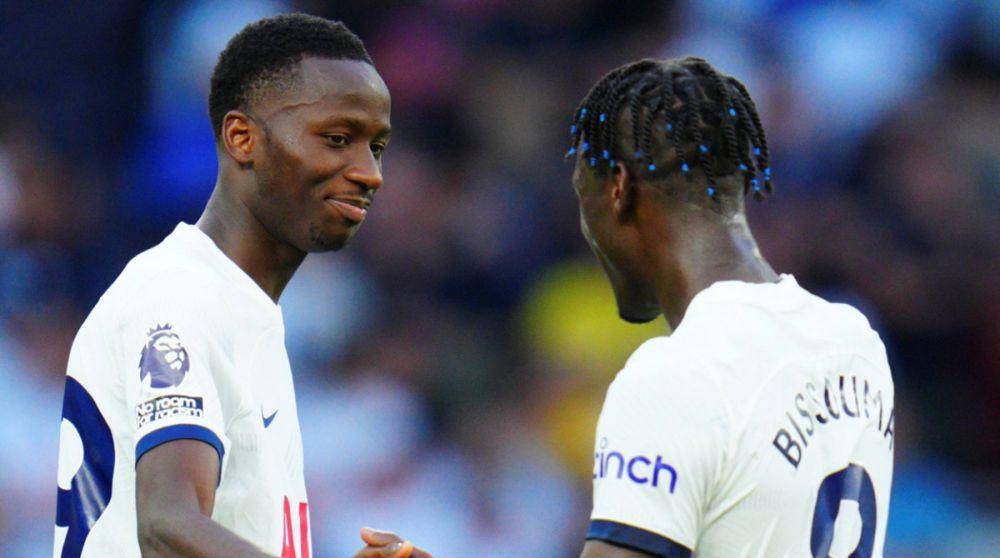 Pape Matar Sarr (kiri) bersama Yves Bissouma (kanan) (tottenhamhotspur.com)