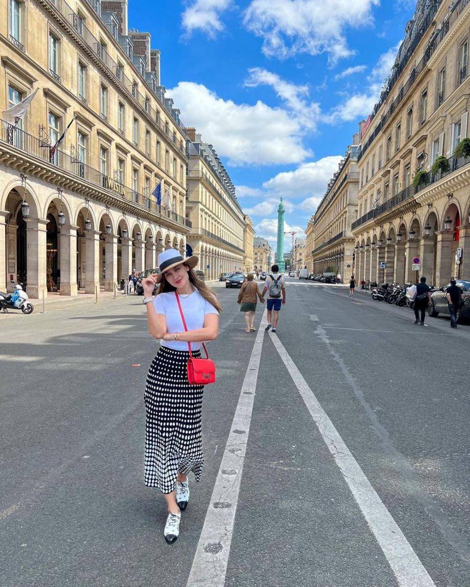 Luna Maya (instagram.com/lunamaya)