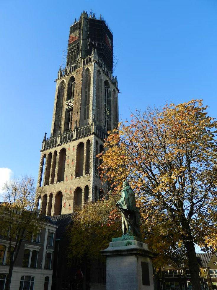 Dom Tower (unsplash.com/ezgideliktlitas)