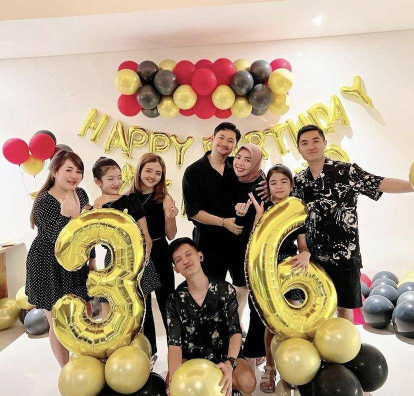 potret kejutan ultah Angga Wijaya (Instagram.com/anggawijaya88)