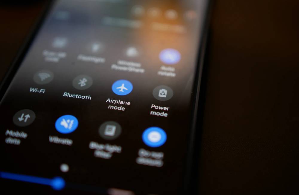 ilustrasi airplane mode (unsplash.com/Sten Ritterfeld)