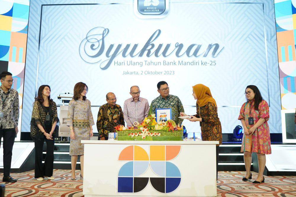 Merayakan Hari Ulang Tahun (HUT) Ke-25 yang jatuh pada 2 Oktober 2023. Bank Mandiri kembali mempertegas posisi sebagai bank terbesar dengan konsistensi inovasi layanan serta transformasi bisnis secara menyeluruh. (Dok. Bank Mandiri)