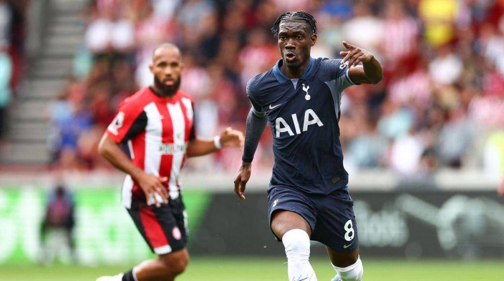 Yves Bissouma (jersey hitam) (tottenhamhotspur.com)