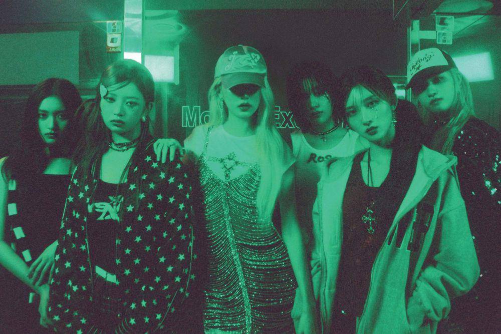 concept photo IVE untuk single Either Way di album I'VE MINE (twitter.com/IVEstarship)