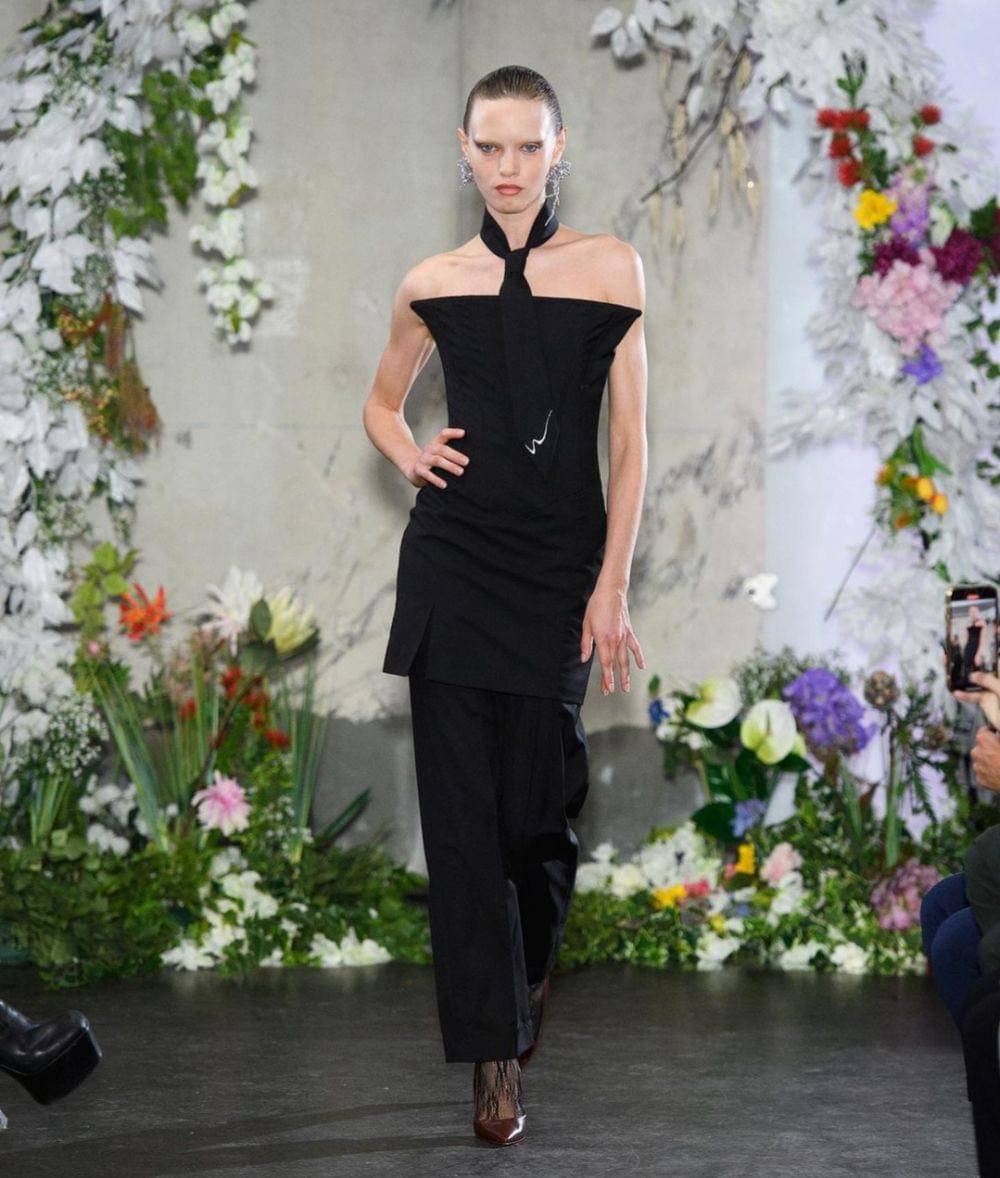 Koleksi Weinsanto di Paris Fashion Week 2023 (instagram.com/weinsanto)