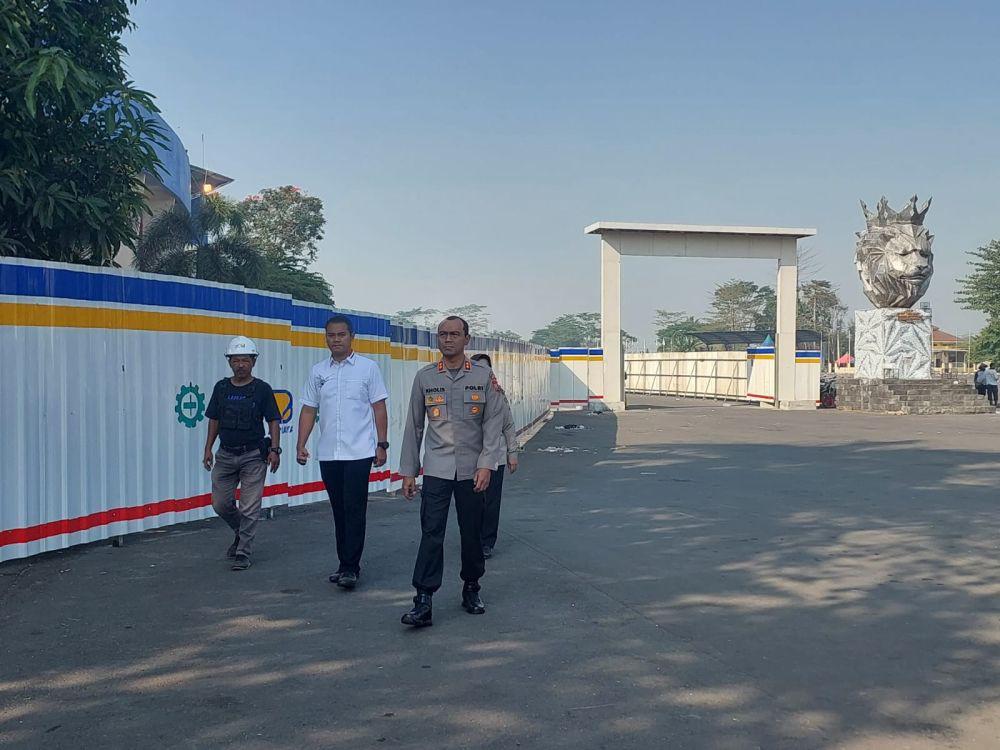 Polisi Sebut Aremania Bantu Renovasi Kanjuruhan dengan Bakar Rumput