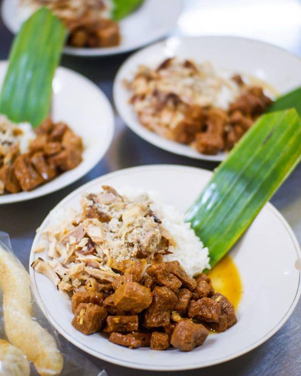 opor sunggingan (instagram.com/semarangfoodmatters)