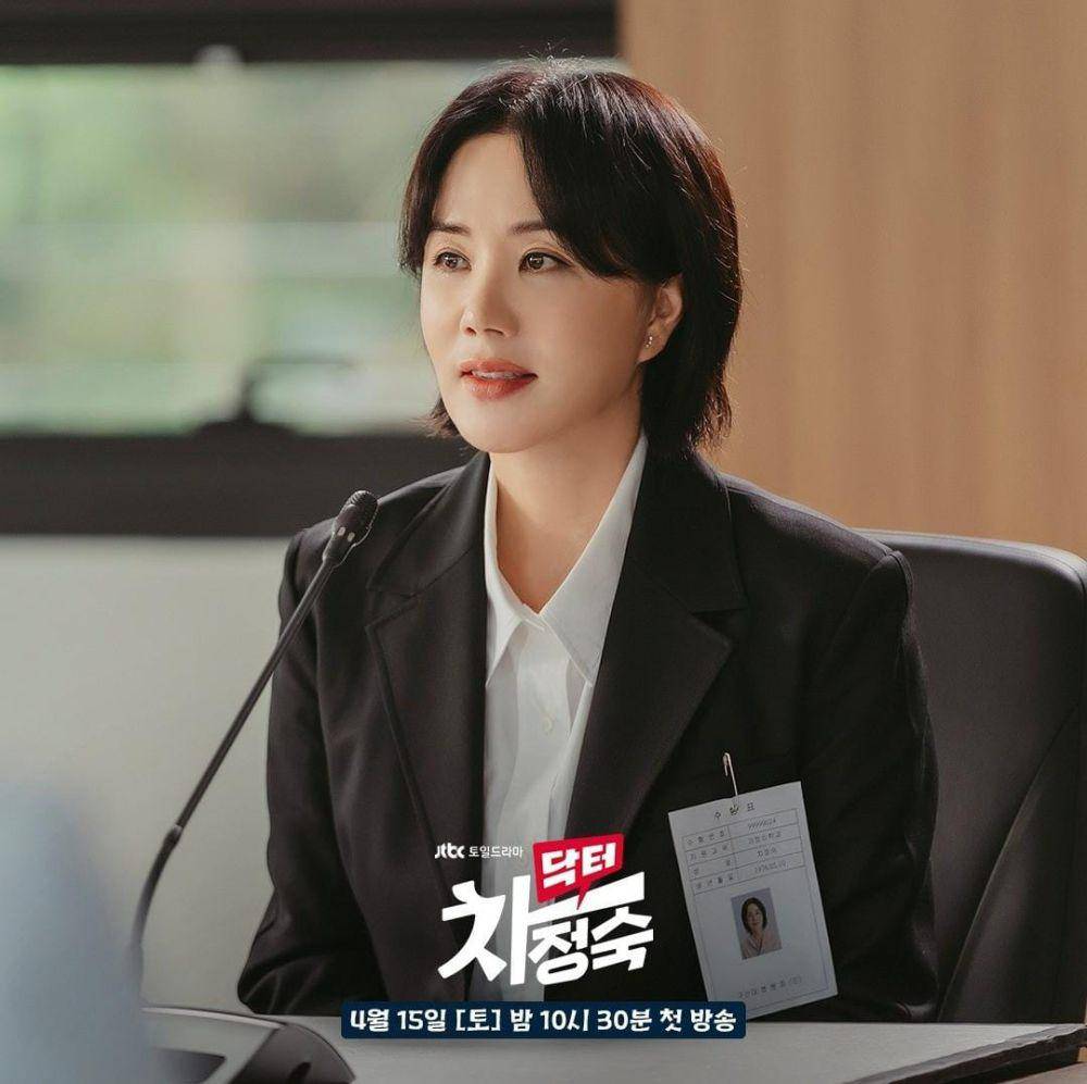 Uhm Jung Hwa di drama Doctor Cha (instagram.com/jtbcdrama)