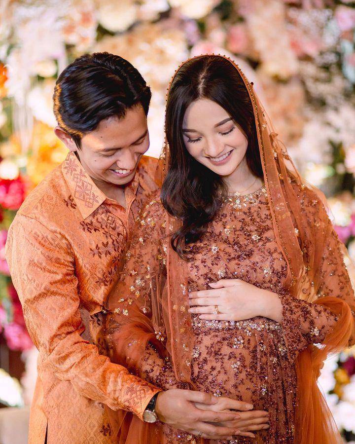 busana dan makeup pengajian 4 bulanan Sabrina Anggraini (instagram.com/sabrinaanggraini)