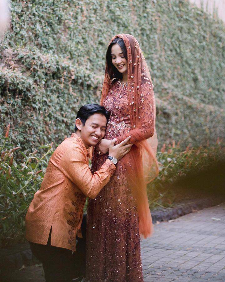 busana dan makeup pengajian 4 bulanan Sabrina Anggraini (instagram.com/sabrinaanggraini)