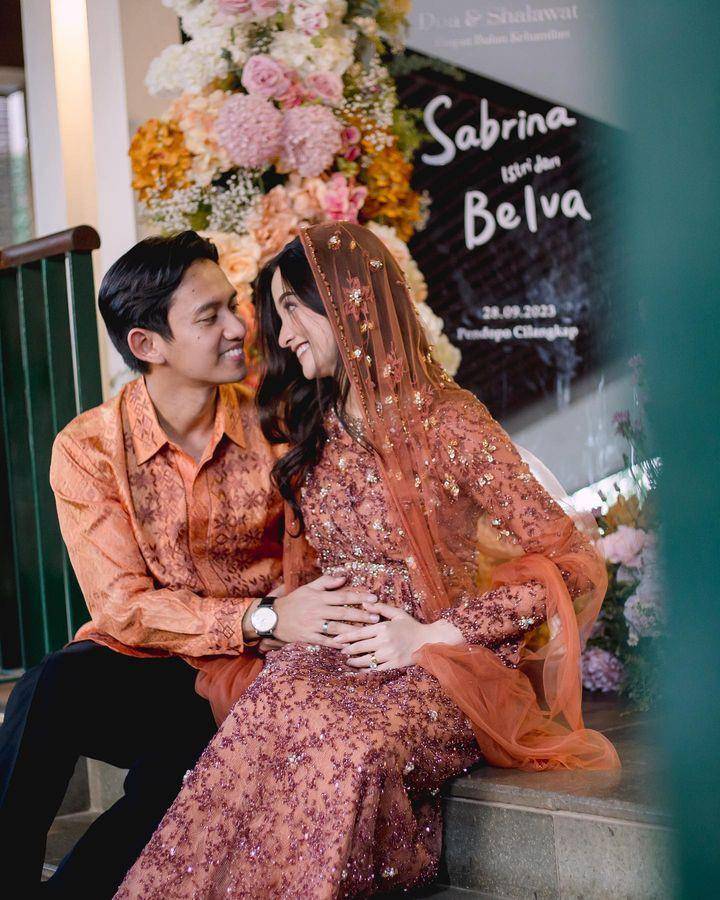 busana dan makeup pengajian 4 bulanan Sabrina Anggraini (instagram.com/sabrinaanggraini)