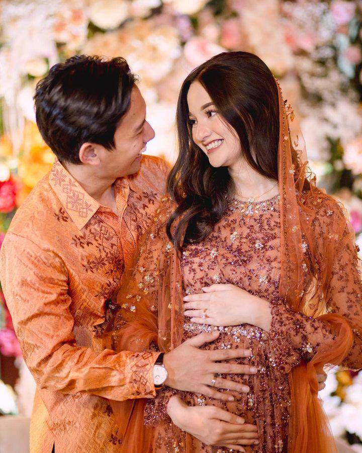 busana dan makeup pengajian 4 bulanan Sabrina Anggraini (instagram.com/sabrinaanggraini)