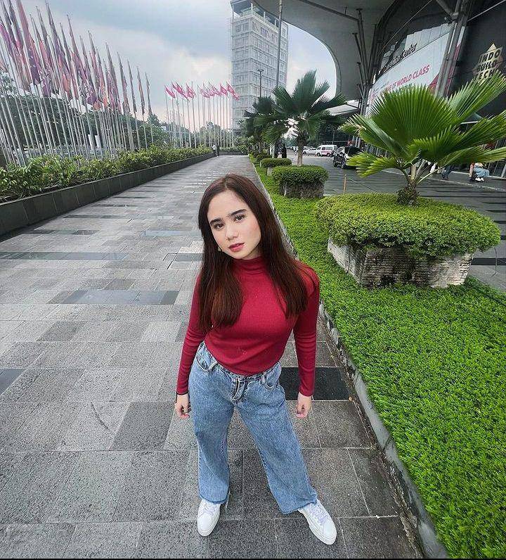 Gaya casual Tissa (Instagram.com/tissabiani)