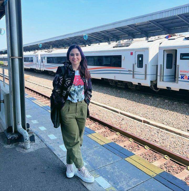 Gaya casual Tissa (Instagram.com/tissabiani)