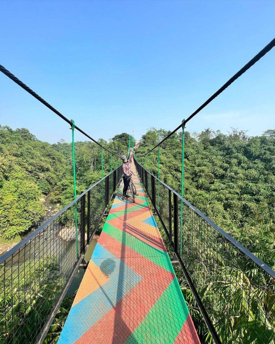 Jembatan Gantung Rawayan (instagram.com/ahkbugs)