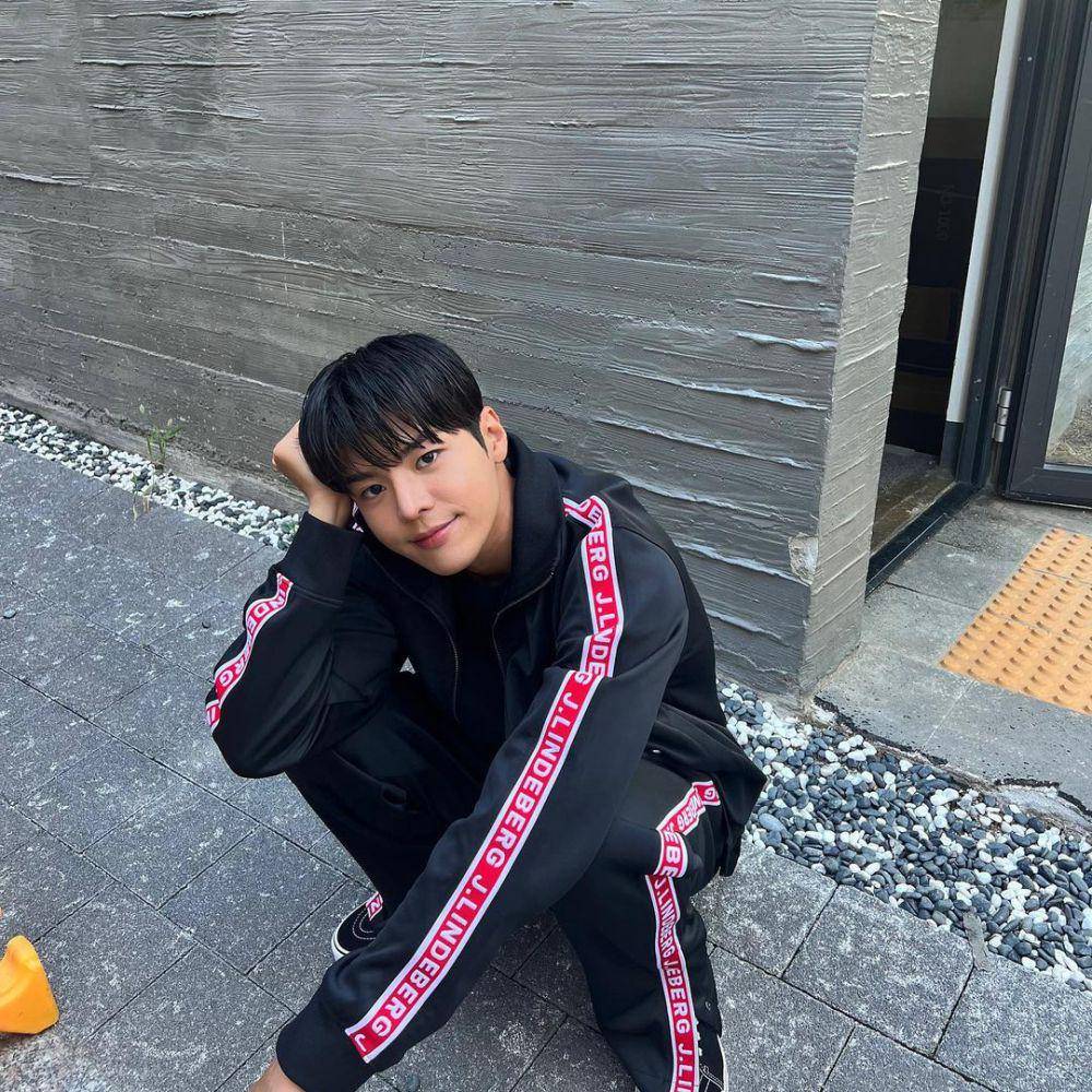 Ryeoun (instagram.com/_ryeoun)