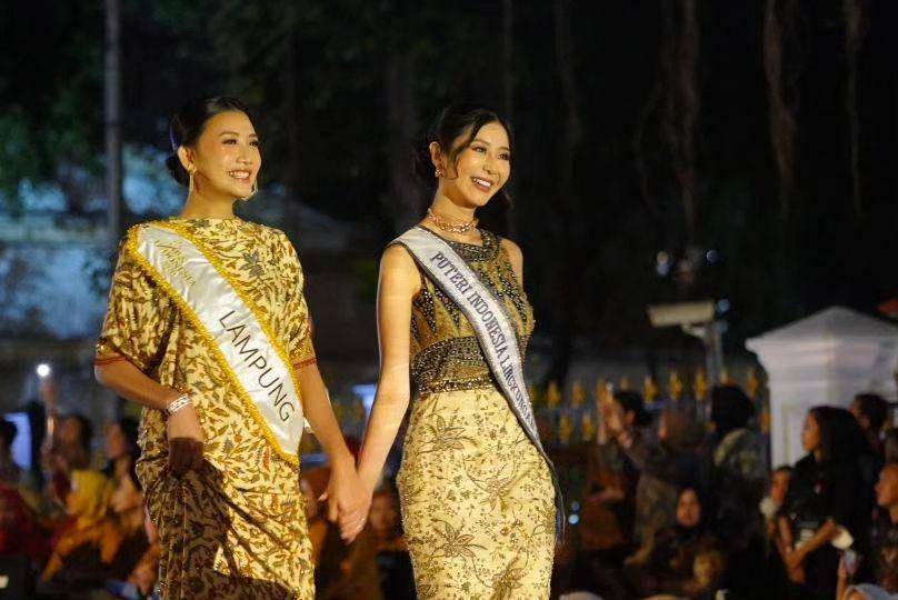 Potret Para Puteri Indonesia dan Miss Indonesia di Istana Berbatik (Instagram.com/fch.gallery)