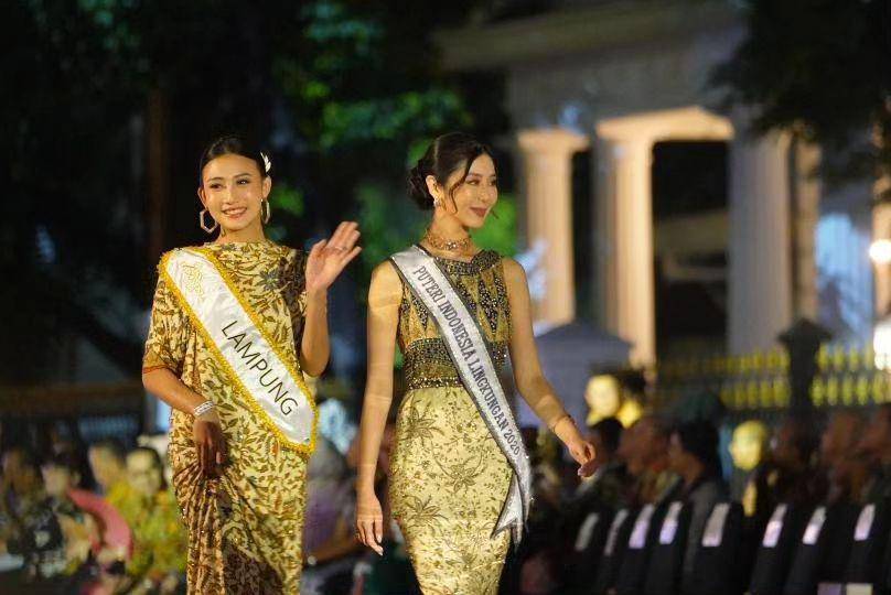 Potret Para Puteri Indonesia dan Miss Indonesia di Istana Berbatik (Instagram.com/fch.gallery)