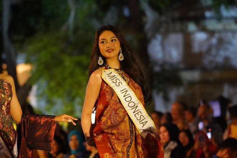 Potret Para Puteri Indonesia dan Miss Indonesia di Istana Berbatik (Instagram.com/fch.gallery)