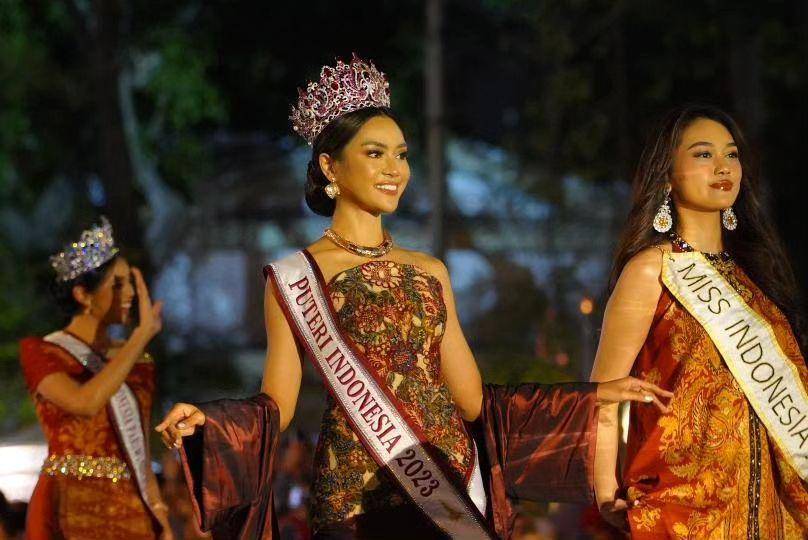 Potret Para Puteri Indonesia dan Miss Indonesia di Istana Berbatik (Instagram.com/fch.gallery)