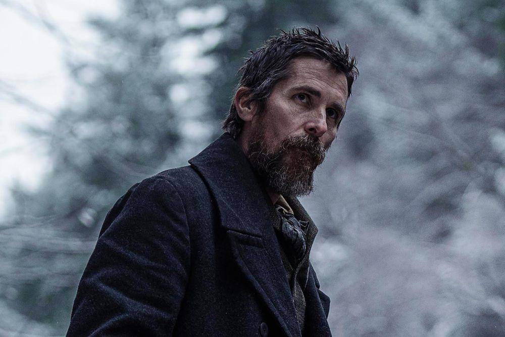 Christian Bale dalam film The Pale Blue Eye (dok. Netflix/The Pale Blue Eye)