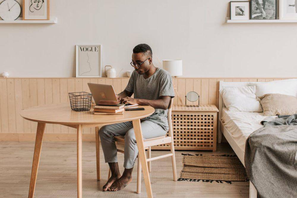 ilustrasi WFH (pexels.com/Vlada Karpovich)