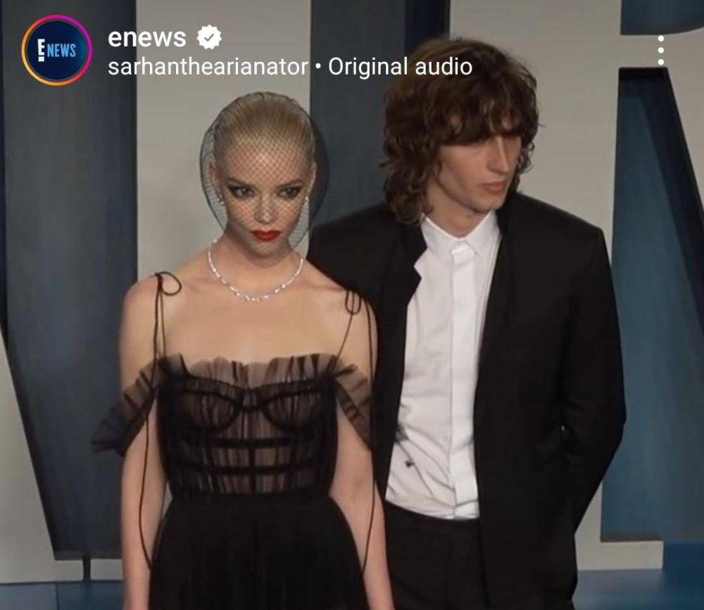 Anya dan Malcolm (instagram.com/enews)