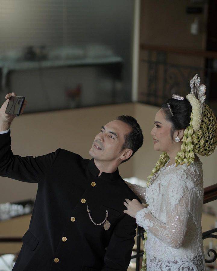 Syach bersaudara di pernikahan keponakan (Instagram.com/aryandasasha)