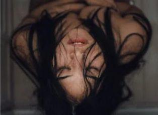 3 Ciri Perempuan Hiperseks, Sering Merangsang Diri Sendiri
