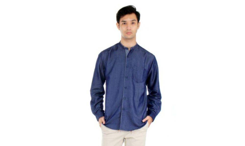 Benhill Kemeja Koko Pria Denim Lengan Panjang Navy Blue (tokopedia.com/Gandhistoree)