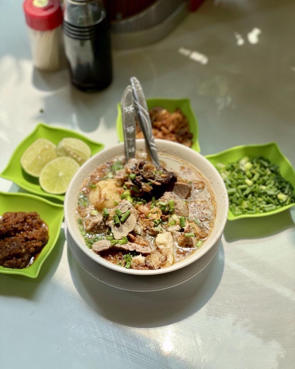 7 Rekomendasi Coto Makassar Paling Enak di Surabaya