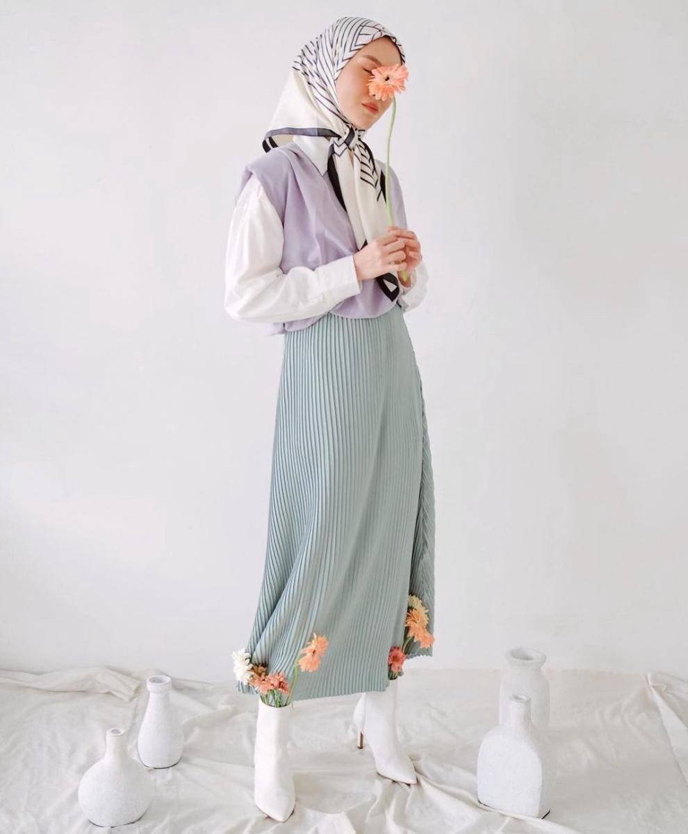 outfit ke kantor warna cerah ala Inas Rana (instagram.com/inasrana)