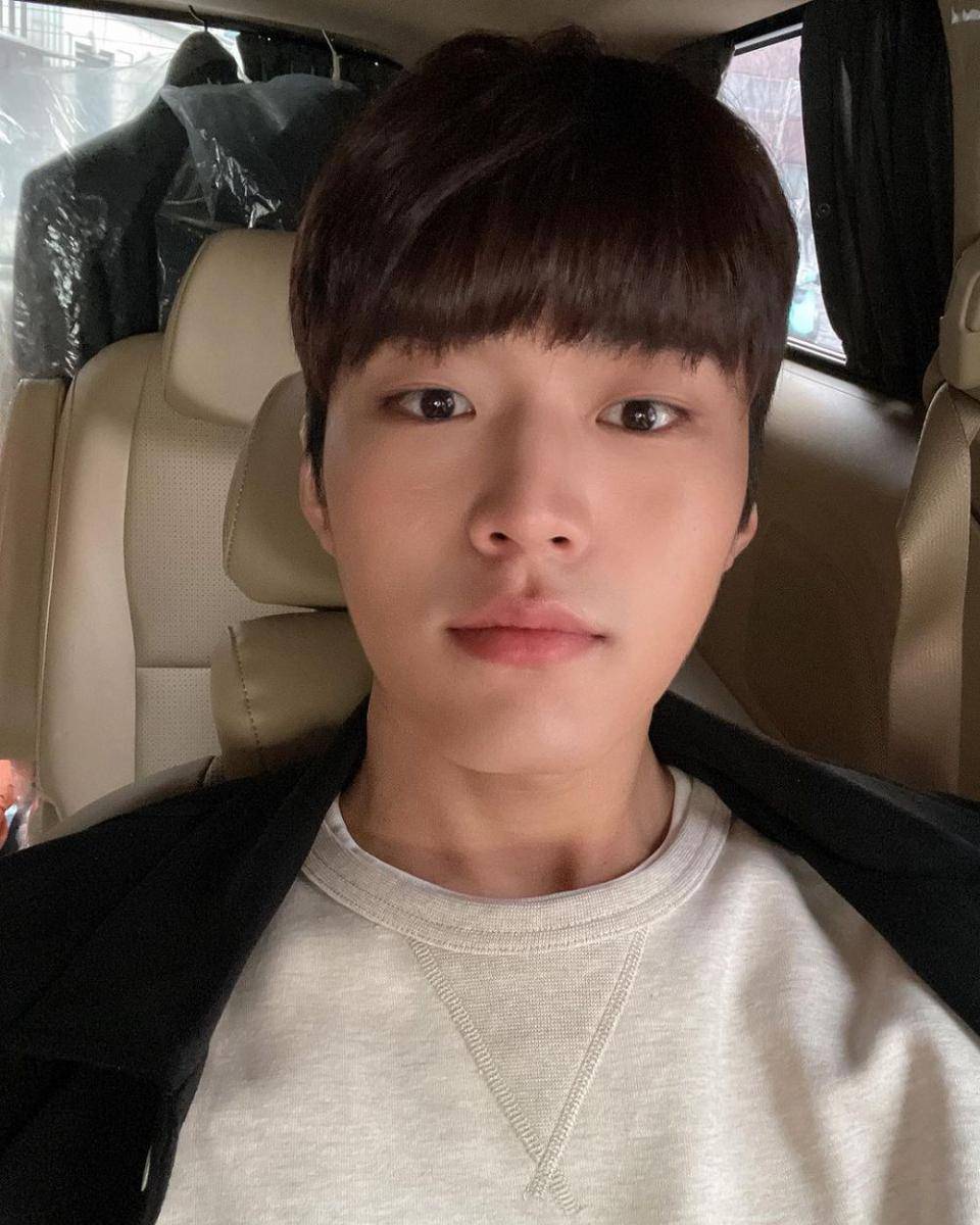 Lee Ha Min (instagram.com/haha._.min)